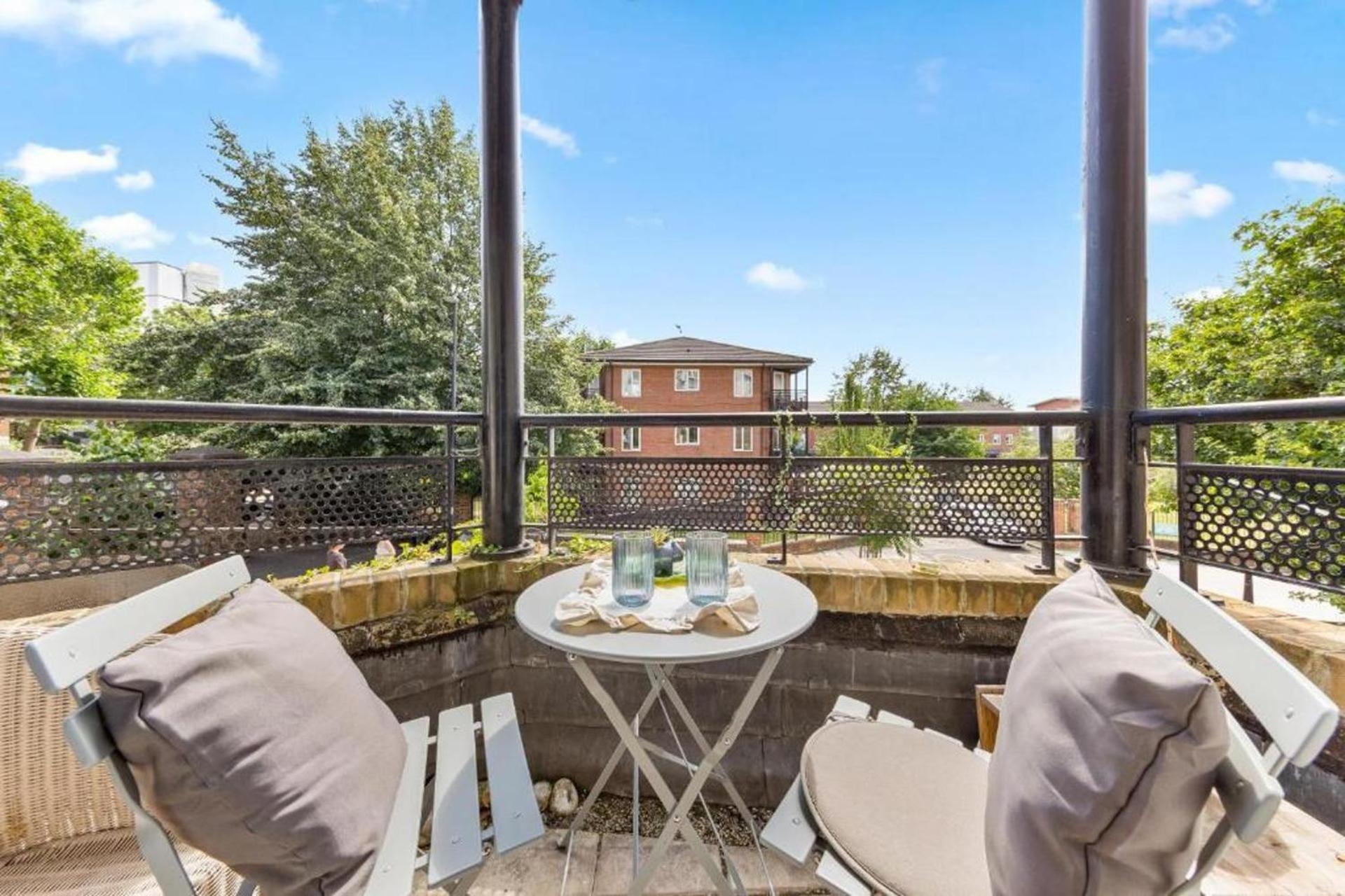 Cosy Near Canary Wharf *