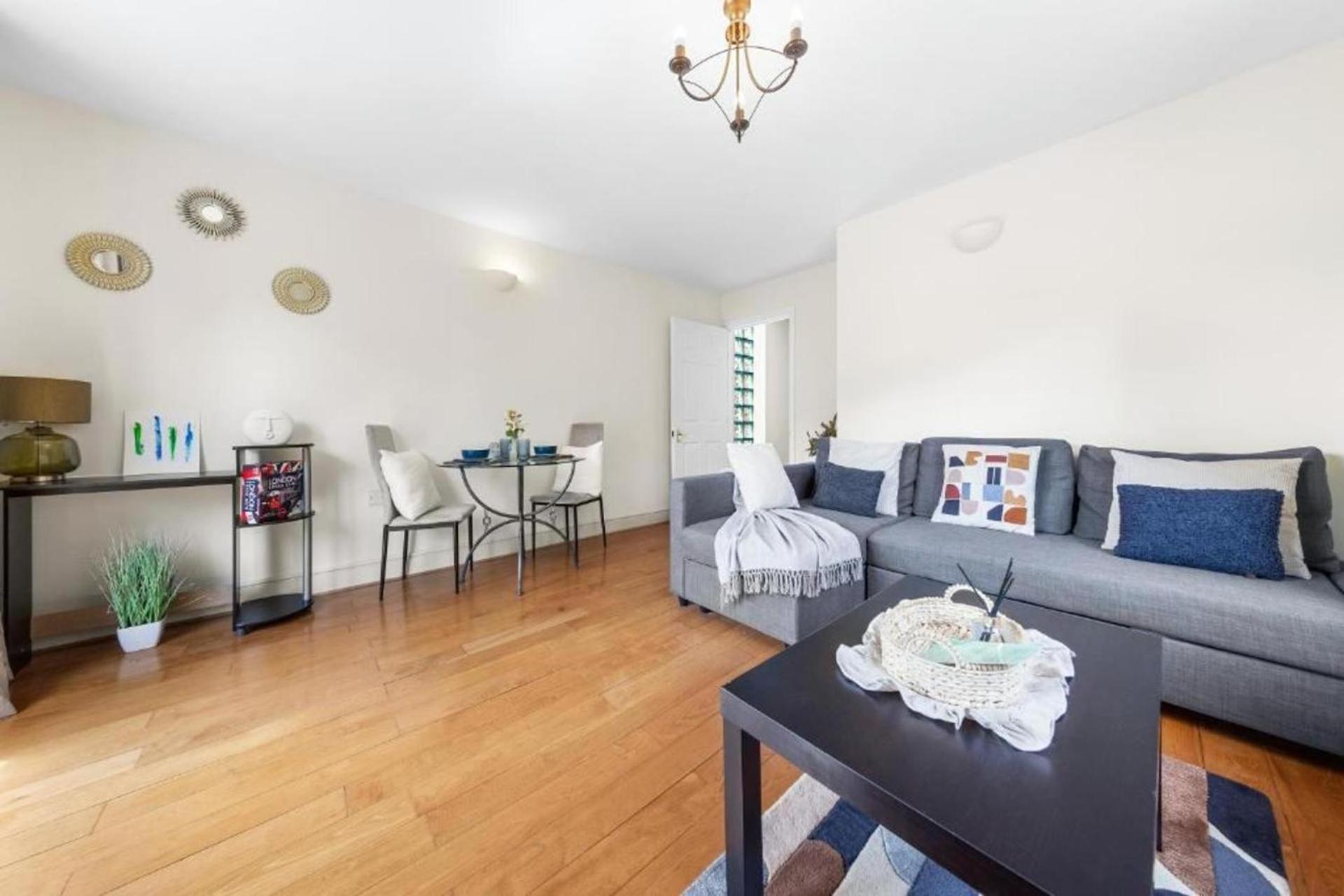 Cosy Near Canary Wharf *