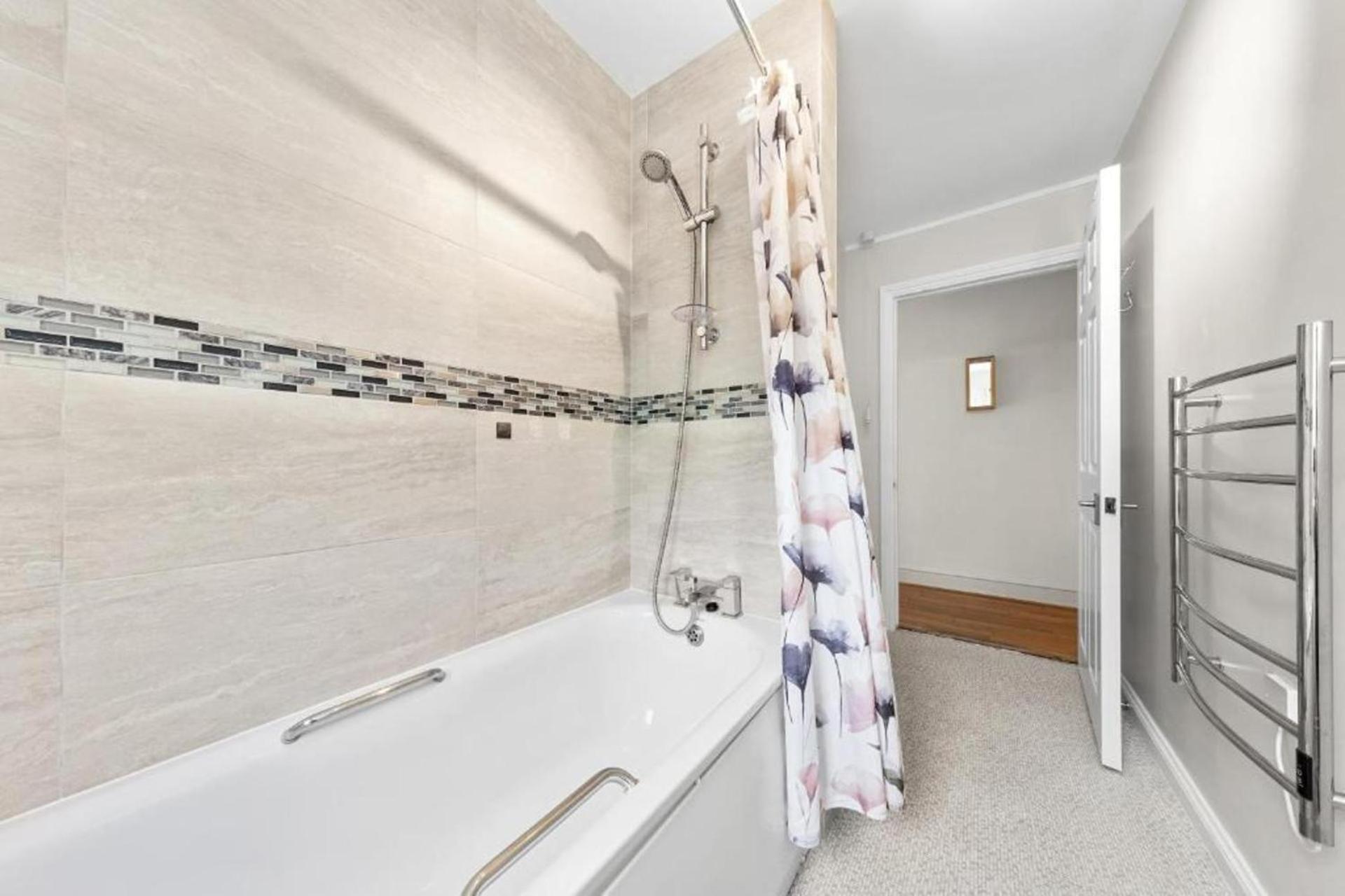 Cosy Near Canary Wharf Apartment London